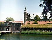 Hrad Kronborg v mestecku Helsingor, kam Shakespeare situoval svou hru Hamlet