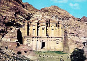 Opatstvi, Petra