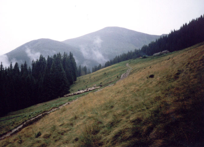 hoverla2.jpg (67576 bytes)